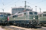 Am 21. November 1972 wurde die erste Lokomotive 151 001 von AEG und Krupp ausgeliefert, es folgten elf weitere Vorserien-Lokomotiven, die ausgiebig erprobt wurden, bevor die Serienlieferung begann. Wie bereits bei den Einheitselektroloks wurden neben den Entwicklerfirmen AEG und Krupp auch die Firmen BBC und Siemens am Bau des elektrischen Teils und die Firmen Henschel und Krauss-Maffei am Bau des Fahrzeugteils der Serienloks beteiligt. Insgesamt wurden 170 Loks beschafft, die zunächst in Hagen und Nürnberg beheimatet waren. Die Aufnahme der 151 001 entstand im Bw Regensburg. (05.1984) <i>Foto: Will A. Reed</i>