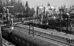 Mittlerweile völlig aus dem Erscheinungsbild der Eisenbahn verschwunden: Eine Formsignalbrücke in Ludwigsburg. (26.12.1970) <i>Foto: Burkhard Wollny</i>