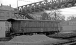 Dieser alte Länderbahnwagen württembergischer Bauart fristete sein Dasein als Bahnhofswagen in Ludwigsburg. (01.1971) <i>Foto: Burkhard Wollny</i>