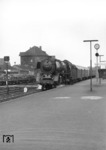 01 061 vom Bw Trier verlässt mit P 3667 den Bahnhof Dillingen an der Saar. (02.06.1967) <i>Foto: Wolfgang Bügel</i>