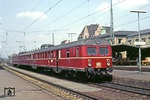 832 621 + 432 421 + 432 121 im Bahnhof Erlangen. (05.1984) <i>Foto: Will A. Reed</i>