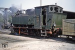 Lok IV kam 1937 von der Waldbahn Ruhpolding-Reit zur Brohltalbahn und wurde dort maßgeblich im Rangier- und Verschubdienst eingesetzt. Am 27. April 1961 kam es zu einem folgenschweren Unfall in der Einfahrt zum Bahnhof Brohl. Ein talfahrender Lavalithzug mit Lok IV stieß mit der ausfahrenden Triebwagengarnitur VT52 + VB50 zusammen. Lok IV konnte repariert werden, der Triebwagen war jedoch schrottreif. In der Folge wurde am 30. September 1961 der Personenverkehr der Brohltalbahn endgültig von der Schiene auf die Straße verlegt.  (06.09.1959) <i>Foto: Will A. Reed</i>