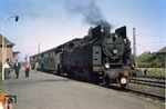 Lok 95 (Krupp, Baujahr 1935) wurde zunächst als Nr. 90 bei der Köln-Bonner-Eisenbahn in Dienst gestellt. 1952 wurde sie in Lok 95 umbenannt und ist hier mit einem Sonderzug in Hürth-Hermülheim unterwegs. (07.09.1959) <i>Foto: Will A. Reed</i>