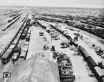 Blick auf den kriegszerstörten Güterbahnhof von Darmstadt im Frühsommer 1945. (1945) <i>Foto: Pressefoto ACME</i>