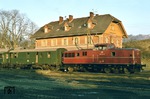 280 006 im Bahnhof Maroldsweisach, dem Endpunkt der in Breitengüßbach abzweigenden Nebenbahn von der Strecke Bamberg – Hof. (22.12.1977) <i>Foto: Dieter Junker</i>