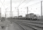 Speno Schienenschleifzug im Bahnhof Hamburg-Wilhelmsburg. (04.1972) <i>Foto: Benno Wiesmüller</i>