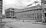 Das zerstörte Regierungsgebäude der KPdSU in Charkow war auch ein Foto wert. (04.1943) <i>Foto: Walter Hollnagel</i>