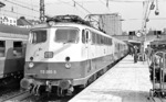 113 265 wurde am 29.10.1962 als E 10 1265 für den neuen "Rheingold" in Dienst gestellt. Nach einem Schaltwerksschaden wurde sie am 30.09.2002 z-gestellt und am 24.10.2002 ausgemustert.  (29.02.1992) <i>Foto: Frank Lüdecke</i>