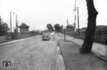 Bahnübergang an der Bundesstraße 55 am Bahnhof Bergheim/Erft. (1954) <i>Foto: Fischer</i>