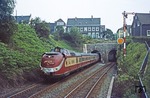 602 004 verlässt als Sonderzug den Weyersberger Tunnel in Solingen auf dem Weg nach Ohligs. (25.06.1977) <i>Foto: Wolfgang Bügel</i>