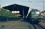 Baden-Baden war ursprünglich der Ausgangspunkt einer von 1845 bis 1977 existierenden Stichstrecke nach Baden-Oos mit Verbindung zur Rheintalbahn. Der Kopfbahnhof lag in der Nähe des Stadtzentrums. Nach Stilllegung der Strecke wurde der Bahnhof Baden-Oos in Baden-Baden umbenannt. (09.1974) <i>Foto: Dieter Junker</i>