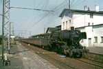 50 1024 vom Bw Hohenbudberg fährt mit einem Kohlezug durch den Bahnhof Rheydt. (04.1968) <i>Foto: Tony Clarke</i>