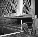 Ausheben der alten Kocherbrücke bei Gaildorf-Großaltdorf. (29.10.1968) <i>Foto: Wolf Schneider</i>
