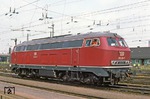 218 213 wurde am 12.12.1973 durch das AW Bremen abgenommen und war bis 04.11.2009 (z-Stellung) im Einsatz. Die gerade einmal 5 Jahre alte Lok wartet in Nürnberg Rbf auf die nächste Zugleistung. (08.1978) <i>Foto: Will A. Reed</i>