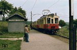 Ankunft eines Triebwagens der Linzer Lokalbahn im Haltepunkt Strassham-Schönering. (07.1976) <i>Foto: Dieter Junker</i>