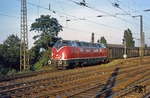 V 200 034 vom Bw Hamm P fährt mit D 104 aus Hamburg-Altona durch den Bahnhof Köln-Deutz. (11.09.1960) <i>Foto: Will A. Reed</i>