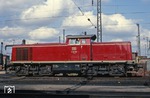 Die Baureihe V 90 sollte die Eigenschaften von Strecken- und Rangierlok optimal vereinigen. Die Aufnahme zeigt die gerade einmal ein Jahr alte V 90 051 im Rangierbahnhof Hamburg-Wilhelmsburg. (10.06.1968) <i>Foto: Will A. Reed</i>