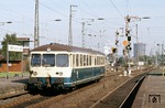 515 658 fährt im (damals umstrittenen) türkis/beigen Farbkleid in Oberhausen Hbf ein. (04.10.1983) <i>Foto: Peter Schiffer</i>