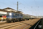 118 048 ist mit E 3422 (Passau - Würzburg) in Regensburg Hbf eingetroffen. (23.09.1983) <i>Foto: Peter Schiffer</i>