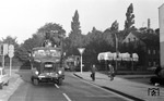 Culemeyer Transport mit BLE 146 (vorne) und den passenden "Kühlwagen" der Dortmunder Hansa Brauerei in Wattenscheid beim Abbiegen von der Berliner Str. in die Propst-Hellmich-Promenade. (02.10.1971) <i>Foto: Johannes Glöckner</i>