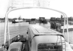 Blick vom Fährschiff "Schleswig Holstein" auf die alte Fähranlage in Großenbroder Fähre, die bis zur Inbetriebnahme der Vogelfluglinie in Betrieb war. (20.09.1962) <i>Foto: Walter Hollnagel</i>