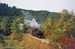 Durch das herbstlich bunt gefärbte Kochertal fährt 86 346 mit ihrem Sonderzug nahe Gaildorf. (09.10.1977) <i>Foto: Wolfgang Bügel</i>