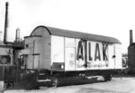 Ein gedeckter Güterwagen der Gattung "Grs" (Bauart Oppeln) der ALAK-Spangenberg-Werke in Hamburg-Eidelstedt. (1957) <i>Foto: Walter Hollnagel</i>
