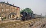 Pünktlich um 6.45 Uhr läuft 41 1273 mit P 8432 nach Magdeburg in den Bahnhof Groß Ammensleben ein. (01.06.1979) <i>Foto: Joachim Bügel</i>