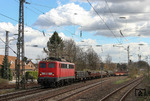 Mit EZ 52030 von Gremberg nach Oberhausen West ist 140 850 (Henschel, Baujahr 1972) in Hilden unterwegs. (02.04.2015) <i>Foto: Joachim Bügel</i>