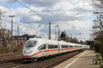 ICE 519 (403 053 + 403 051) im Bahnhof Hilden auf dem Weg nach München. (02.04.2015) <i>Foto: Joachim Bügel</i>