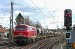 Am Zugschluss des DGS 95606 (Hamm - Siegen) half EBM 225 094 tatkräftig mit. (02.04.2015) <i>Foto: Joachim Bügel</i>