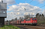 Diesmal kein Umleiterzug, sondern der planmäßig auf der Güterzugstrecke Duisburg-Wedau - Gremberg verkehrende GM 48727 nach Dillingen Zentralkokerei mit 140 799 und 140 811. (04.04.2015) <i>Foto: Joachim Bügel</i>