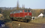 216 032 vom Bw Gelsenkirchen-Bismarck wartet am Einfahrsignal von Hofermühle auf Weiterfahrt. (04.02.1978) <i>Foto: Wolfgang Bügel</i>