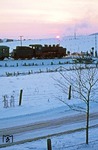 Die Sonne ging bereits unter, während sich die beiden 24er vor Brilon Stadt immer noch abmühten, den Sonderzug wieder flott zu machen. (12.02.1978) <i>Foto: Wolfgang Bügel</i>