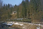 144 507 mit N 5509 im heute aufgelassenen Haltepunkt Gmundbrücke kurz vor Berchtesgaden. (12.03.1978) <i>Foto: Joachim Bügel</i>