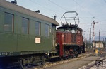 Über Jahrzehnte war die Baureihe 160 ein vertrautes Bild im Rangierdienst des Bahnhofs Freilassing. 160 003 war dort der "letzte Mohikaner" und wurde 1983 abgestellt. (12.03.1978) <i>Foto: Joachim Bügel</i>