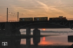Um 7.02 Uhr kämpft sich die aufgehende Sonne durch die Morgennebel über der Ruhr. (10.04.2015) <i>Foto: Joachim Bügel</i>