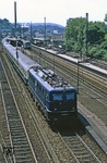 Wegen Bauarbeiten im Ferngleis verkehrte 110 158 mit D 841 nach Braunschweig ausnahmsweise über die Ortsgleise (heute S-Bahngleise) in Wuppertal-Unterbarmen. (08.06.1978) <i>Foto: Wolfgang Bügel</i>
