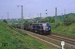 Mit einem der damals typisch zusammengewürfelten Nahverkehrszüge fährt 110 404 an der Abzweigstelle Linden Richtung Düsseldorf. (08.06.1978) <i>Foto: Wolfgang Bügel</i>