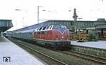 220 037 dieselt mit E 3259 nach Norddeich Mole in Münster los. (05.08.1978) <i>Foto: Wolfgang Bügel</i>