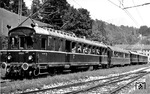 Der aus einer Doppeleinheit mit ET 90 03 und ET 90 01 bestehende P 123 in Berchtesgaden Königsseer Bahnhof. (1955) <i>Foto: Ringlstetter</i>
