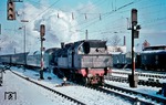 78 360 stellt eine Leerwagengarnitur aus Hamburg-Langenfelde im Bahnhof Altona bereit. (01.1965) <i>Foto: Dietrich Crone (Slg. G.Mitze)</i>
