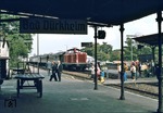 212 185 ist mit einem Personenzug aus Neustadt/Weinstraße in Bad Dürkheim eingetroffen. (09.1976) <i>Foto: Dieter Junker</i>