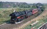 Ein Umleitergüterzug auf der Strecke Glauchau - Gera mit 58 3031 und der abgebügelten 250 018. (17.09.1979) <i>Foto: Wolfgang Bügel</i>