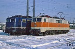 111 123 begegnet in Wuppertal-Langerfeld der 20 Jahre älteren 110 212 vom Bw Köln-Deutzerfeld. (19.01.1979) <i>Foto: Wolfgang Bügel</i>