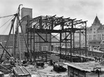 Errichtung der Stahlskelettkonstruktion für die neue Empfangshalle des Düsseldorfer Hauptbahnhofs. (03.1934) <i>Foto: RVM (Eckler)</i>