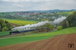 01 1066 mit "F 44" auf der Rückfahrt nach Frankfurt im Edertal südlich von Kassel bei Altenbrunslar. (26.04.2015) <i>Foto: Joachim Schmidt</i>