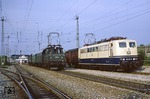 151 128 und 169 002 begegnen sich in der Aw-Ausfahrt von München-Freimann. (27.05.1979) <i>Foto: Wolfgang Bügel</i>