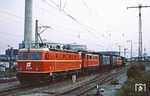 Richtung Freilassing verlässt ein Lokzug mit ÖBB 1044.28, ÖBB 1670.06, DB 116 009, DB 144 507, ÖBB 1042.600 und ÖBB 1189.05 das Aw München-Freimann. (27.05.1979) <i>Foto: Wolfgang Bügel</i>