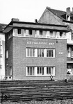 Mit der Elektrifizierung der Strecke Düsseldorf - Hamm im Mai 1957 ging u.a. am Südende des Düsseldorfer Hauptbahnhofs das an der Gustav-Poensgen-Straße befindliche vereinigte Fahrdienstleiter- und Wärterstellwerk "Dhf" in Betrieb. (05.07.1957) <i>Foto: BD Wuppertal (Säuberlich)</i>